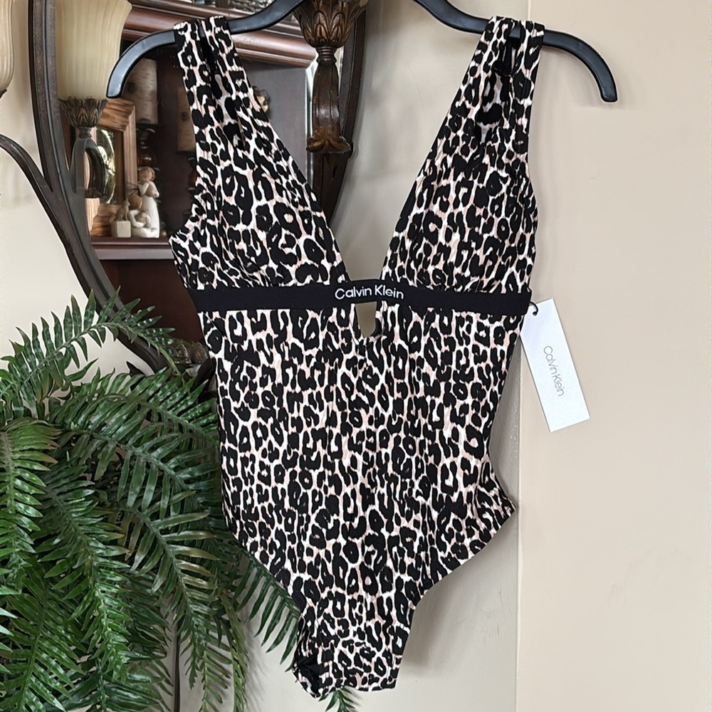 Brand New Calvin Klein Animal Leopard Print One-Piece Swimsuit Plunge V-Neck